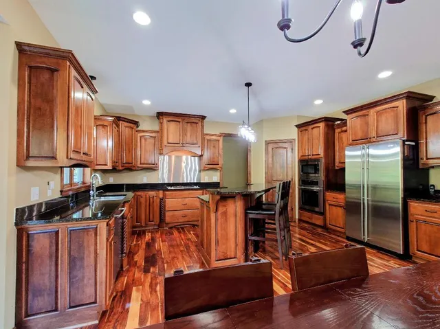 $895,000 | 18658 Ponderosa Court, Eden Prairie, MN 55347