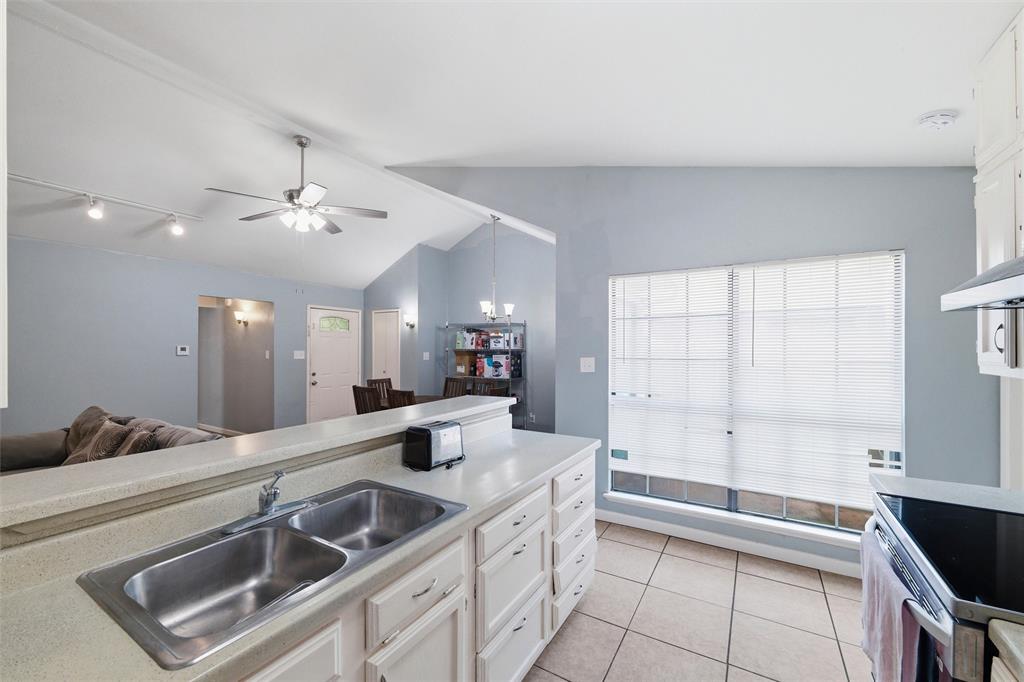 7254 Pineberry Road Dallas, TX 75249 - Photo 12 of 38 Gallery Image 12