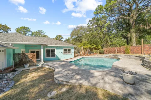 a view of a house with backyard and sitting area