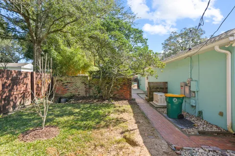a view of a backyard of the house