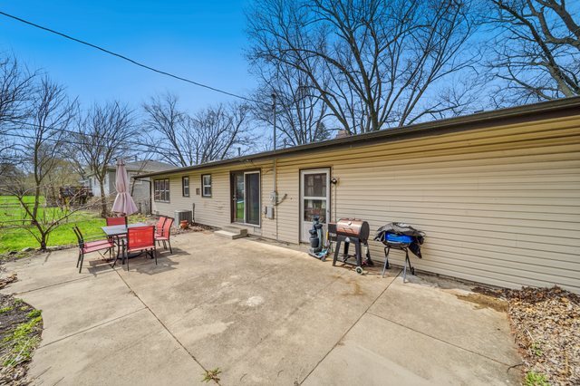 1412 Beach Road McHenry, IL 60050 - Photo 15 of 18