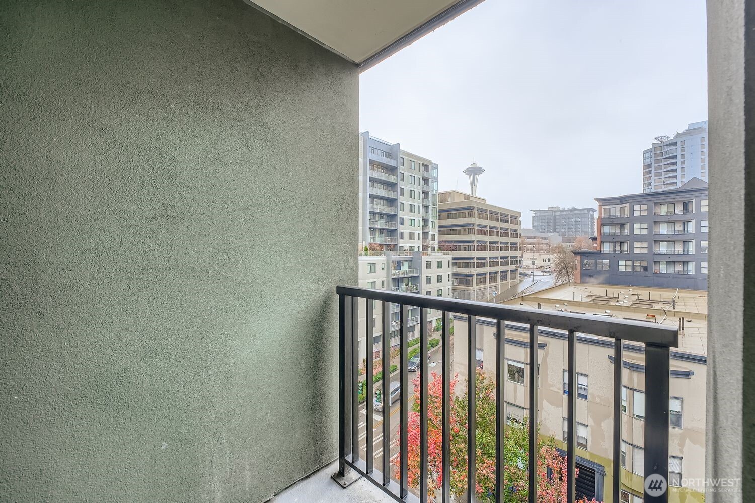 2607 Western Avenue, Unit 612 Seattle, WA 98121 - Photo 14 of 29 a view of city from balcony