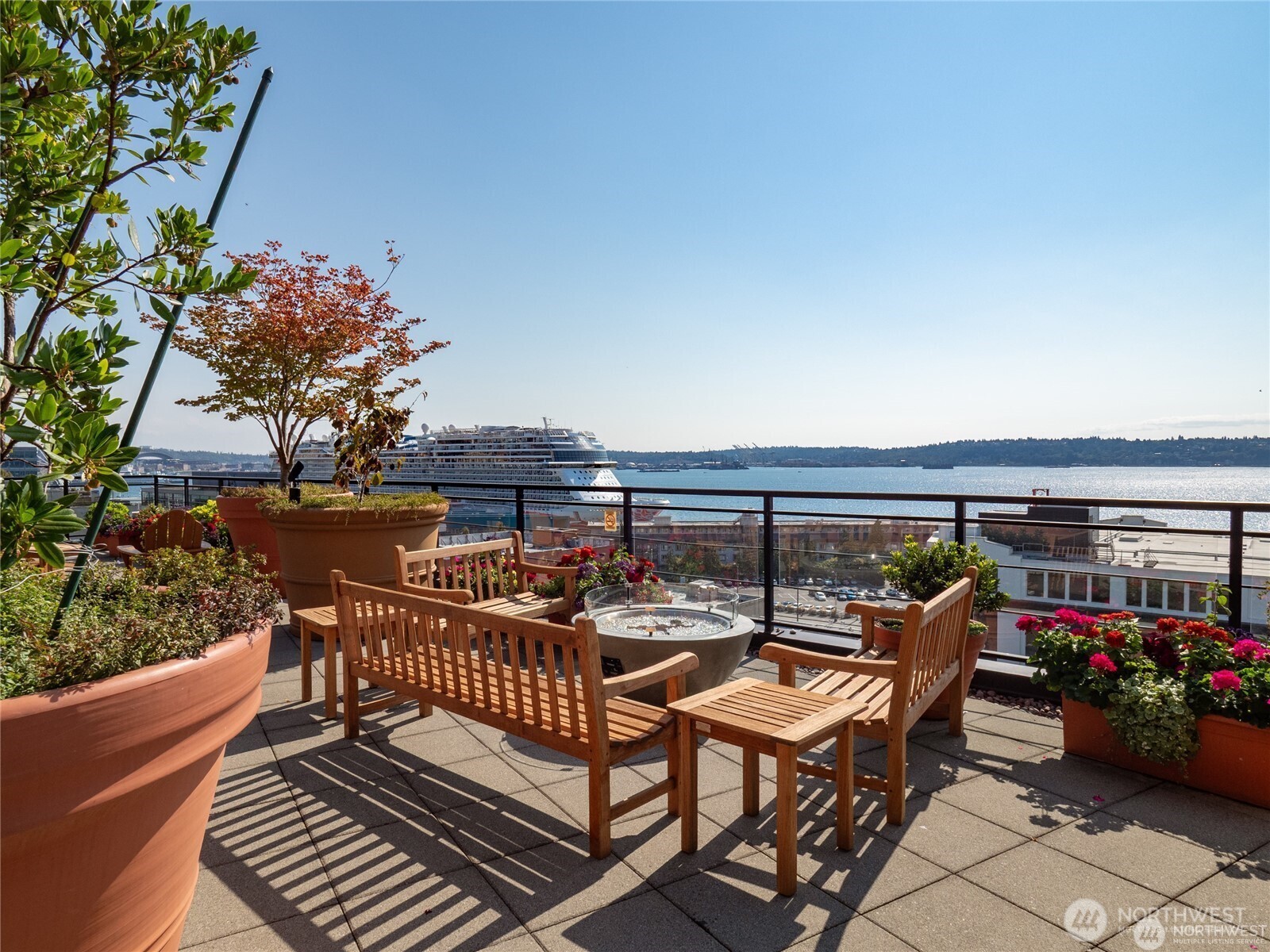 2607 Western Avenue, Unit 612 Seattle, WA 98121 - Photo 27 of 29 a view of a chairs and table on the roof deck