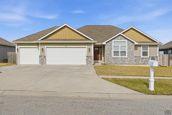 $460,000 | 3334 Southwest 43rd Street, Topeka, KS 66610