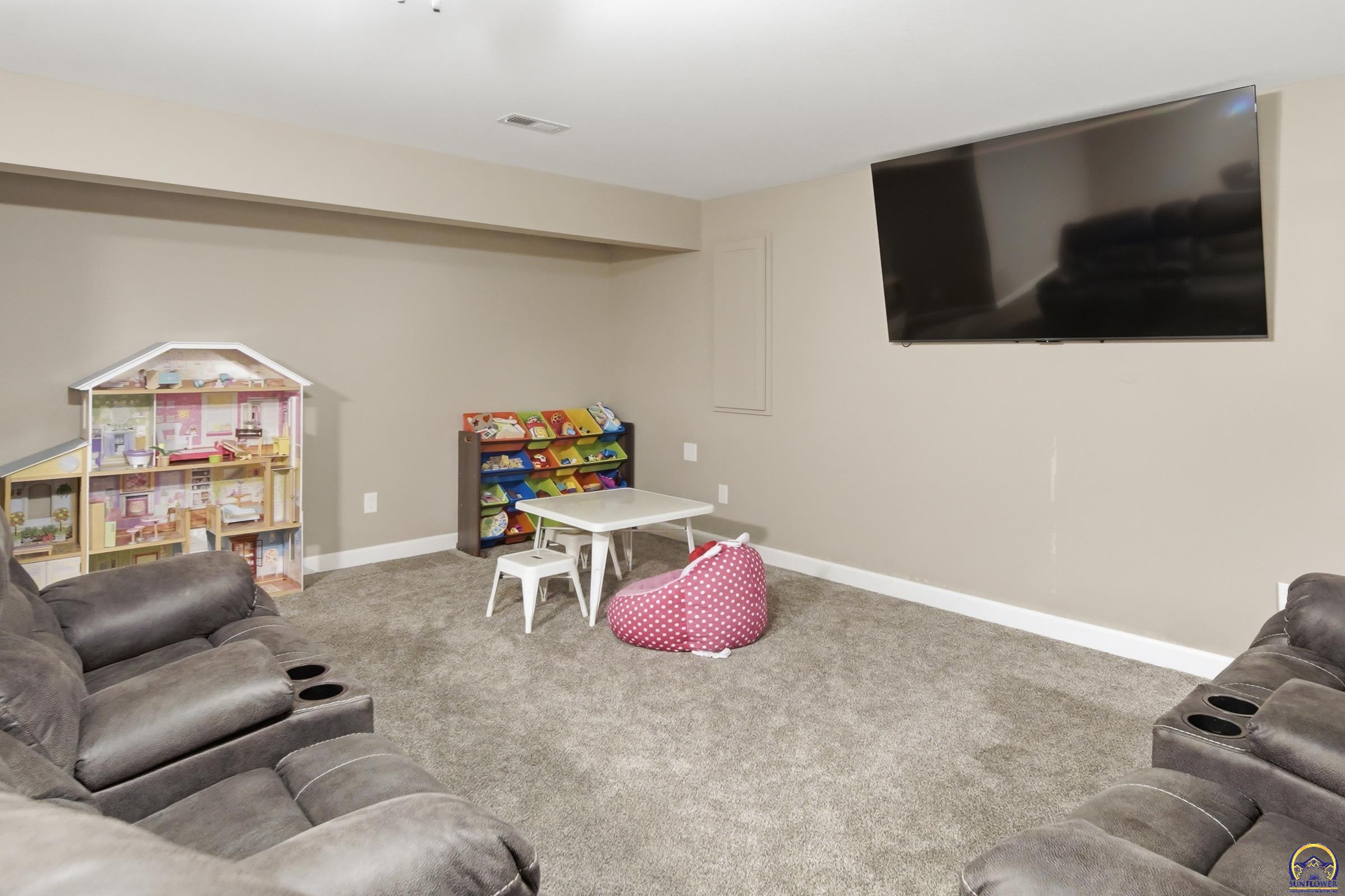 3334 Southwest 43rd Street Topeka, KS 66610 - Photo 25 of 32