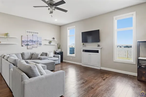 $460,000 | 3334 Southwest 43rd Street, Topeka, KS 66610