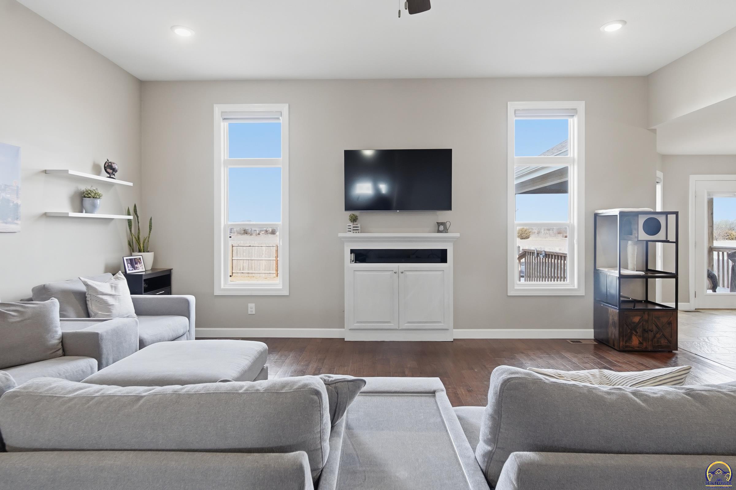 3334 Southwest 43rd Street Topeka, KS 66610 - Photo 4 of 32