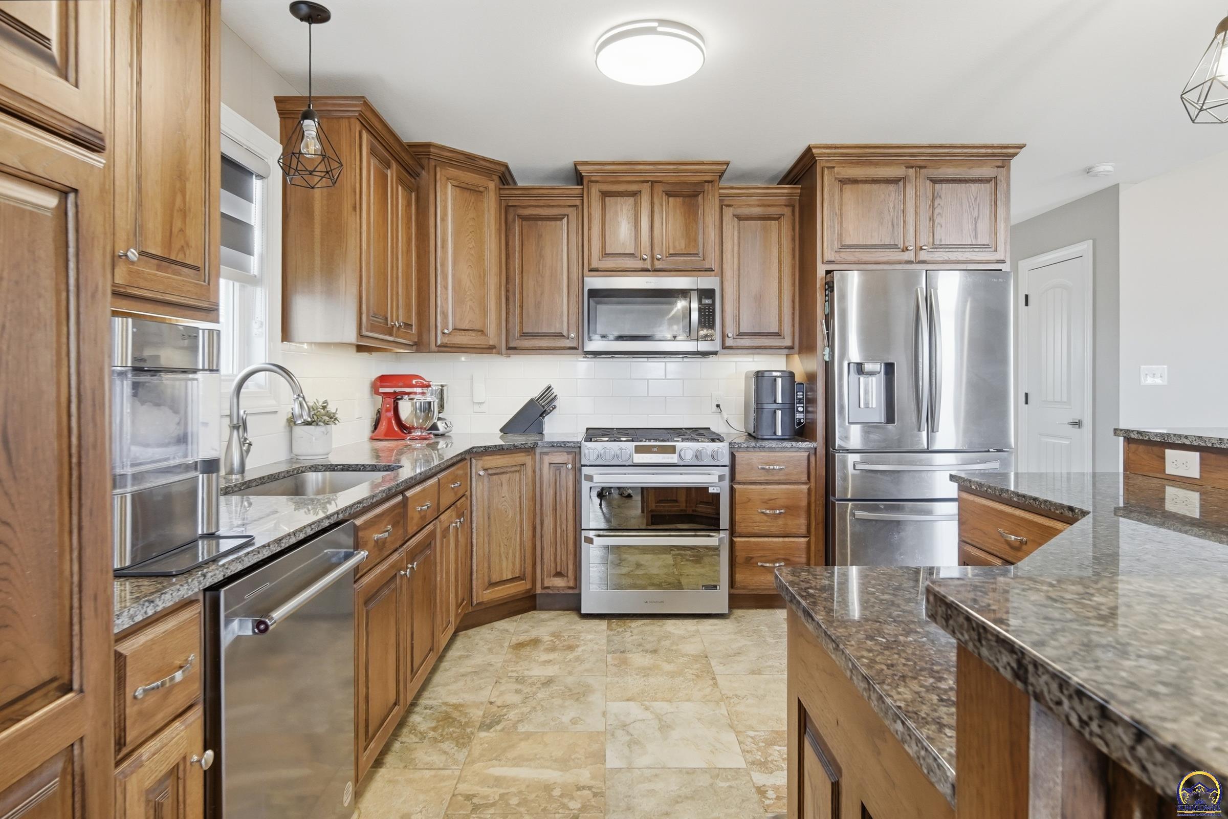 3334 Southwest 43rd Street Topeka, KS 66610 - Photo 7 of 32