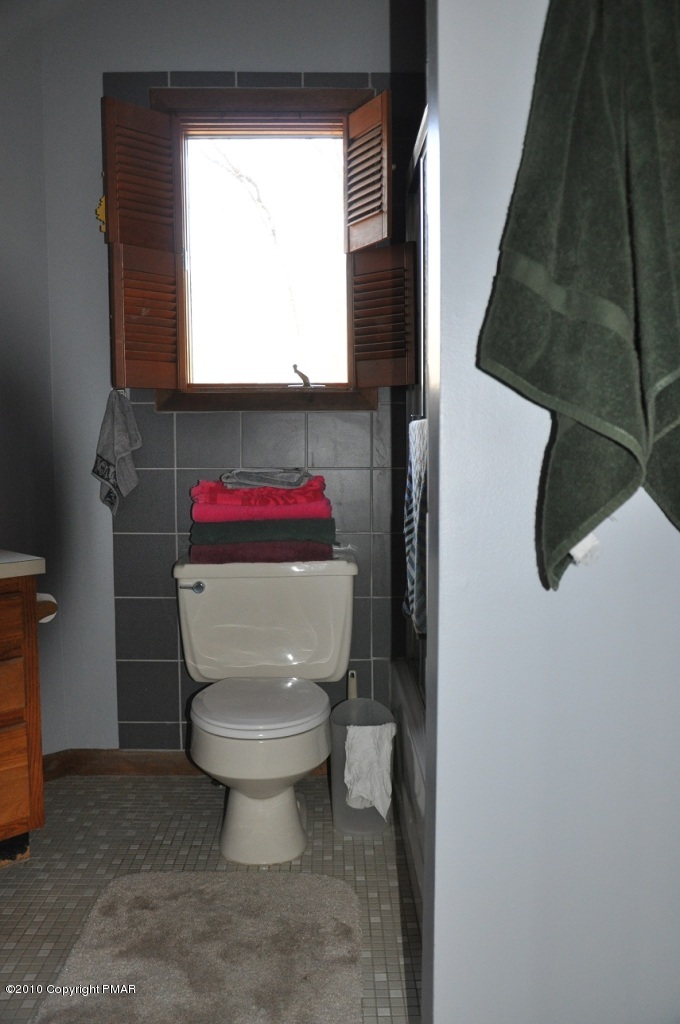 1101 Elgin Way Bushkill, PA 18324 - Photo 14 of 16 Master bath