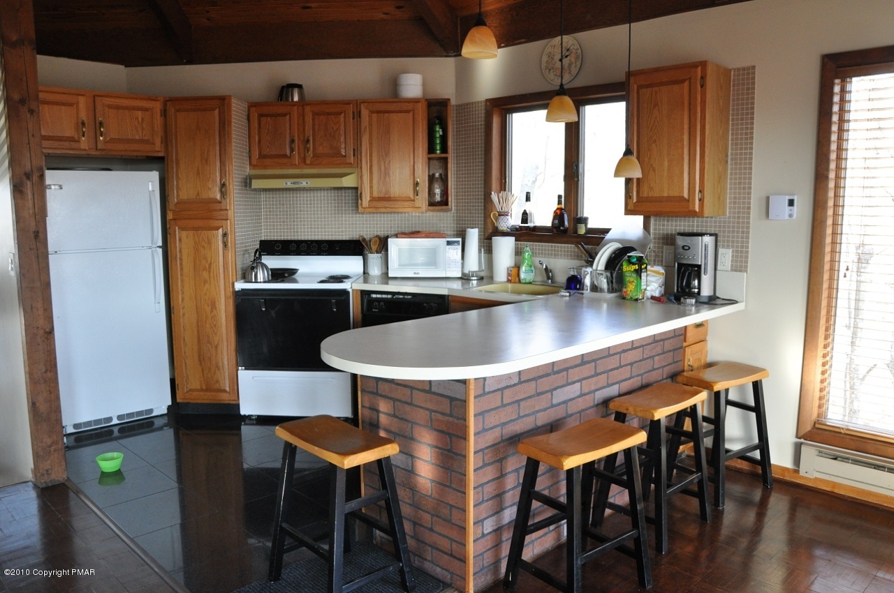 1101 Elgin Way Bushkill, PA 18324 - Photo 3 of 16 Kitchen