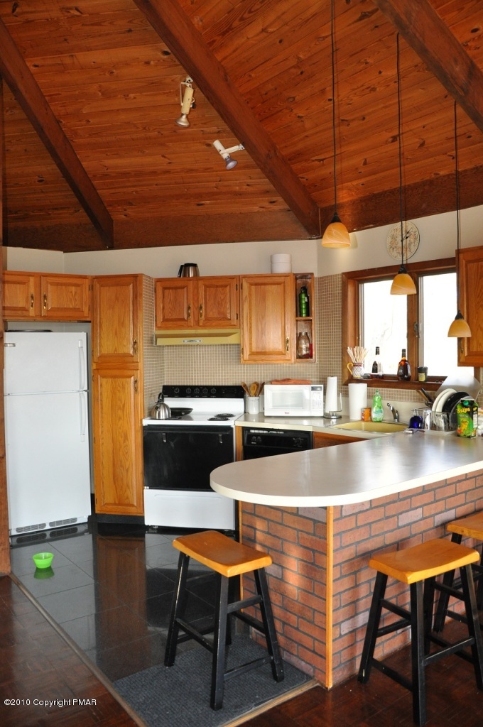 1101 Elgin Way Bushkill, PA 18324 - Photo 4 of 16 Kitchen