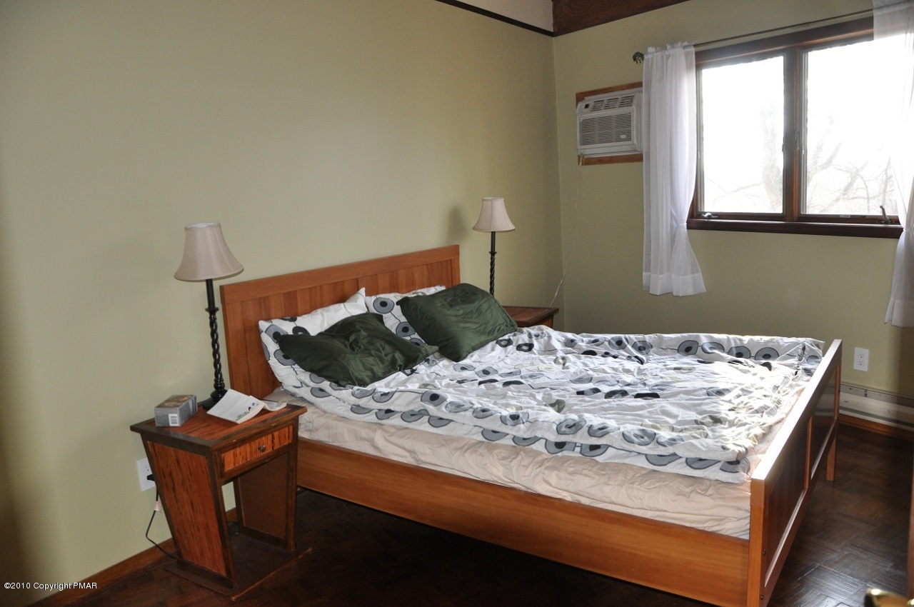 1101 Elgin Way Bushkill, PA 18324 - Photo 8 of 16 First floor bedroom