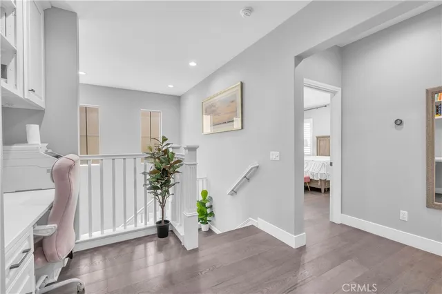 a view of entryway with livingroom