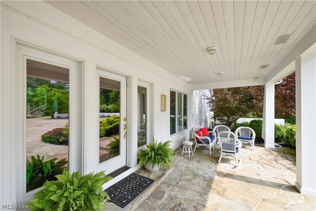 2898 Lander Road Cleveland, OH 44124 - Photo 2 of 26