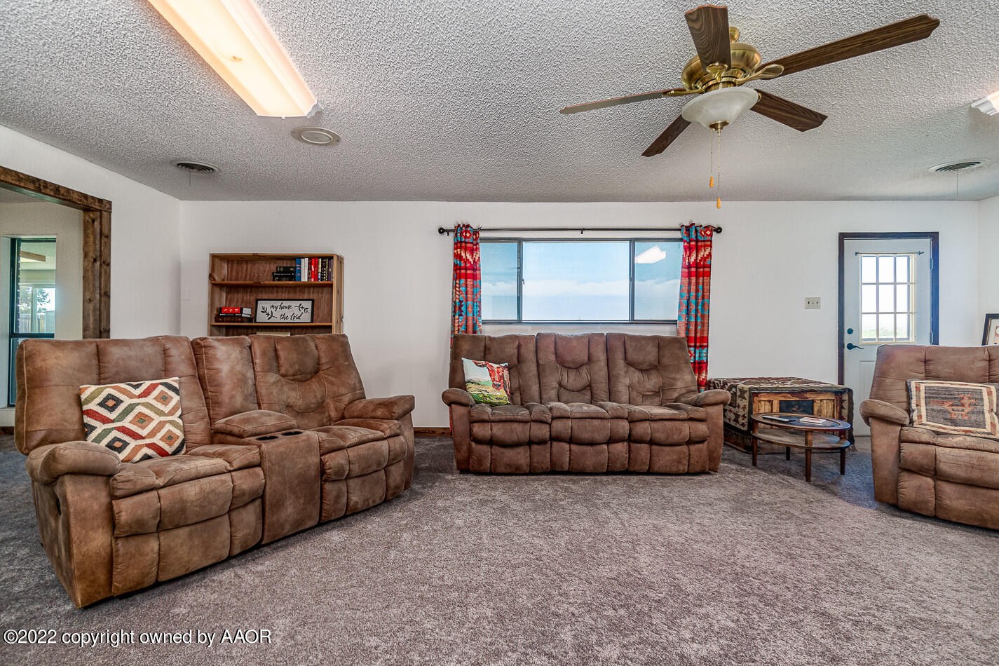 8780 County Line Road Fritch, TX 79036 - Photo 14 of 48 a living room with furniture