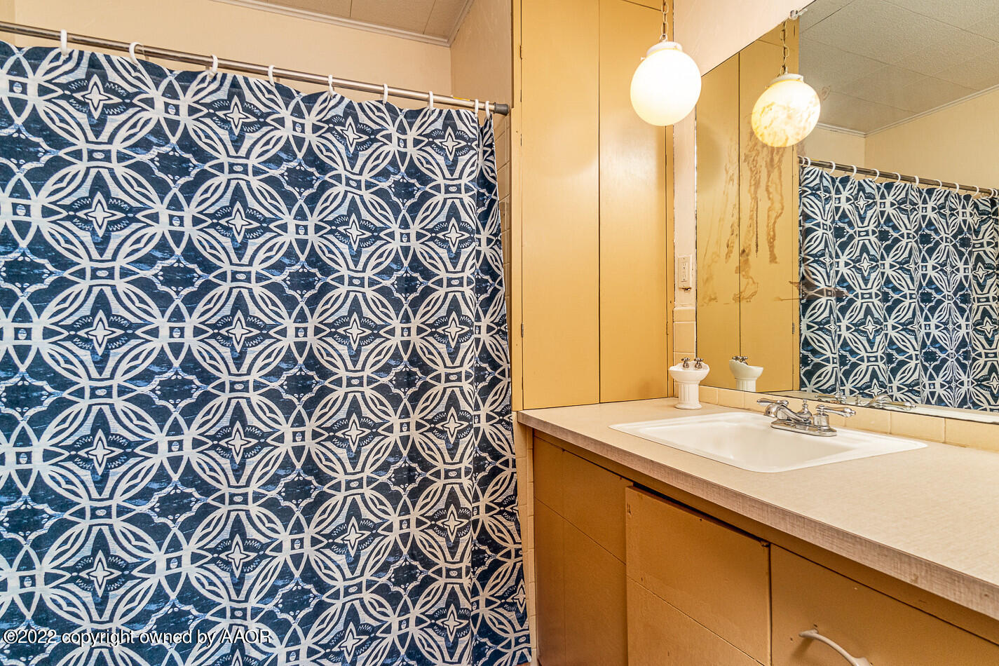 8780 County Line Road Fritch, TX 79036 - Photo 22 of 48 a bathroom with a sink and a mirror