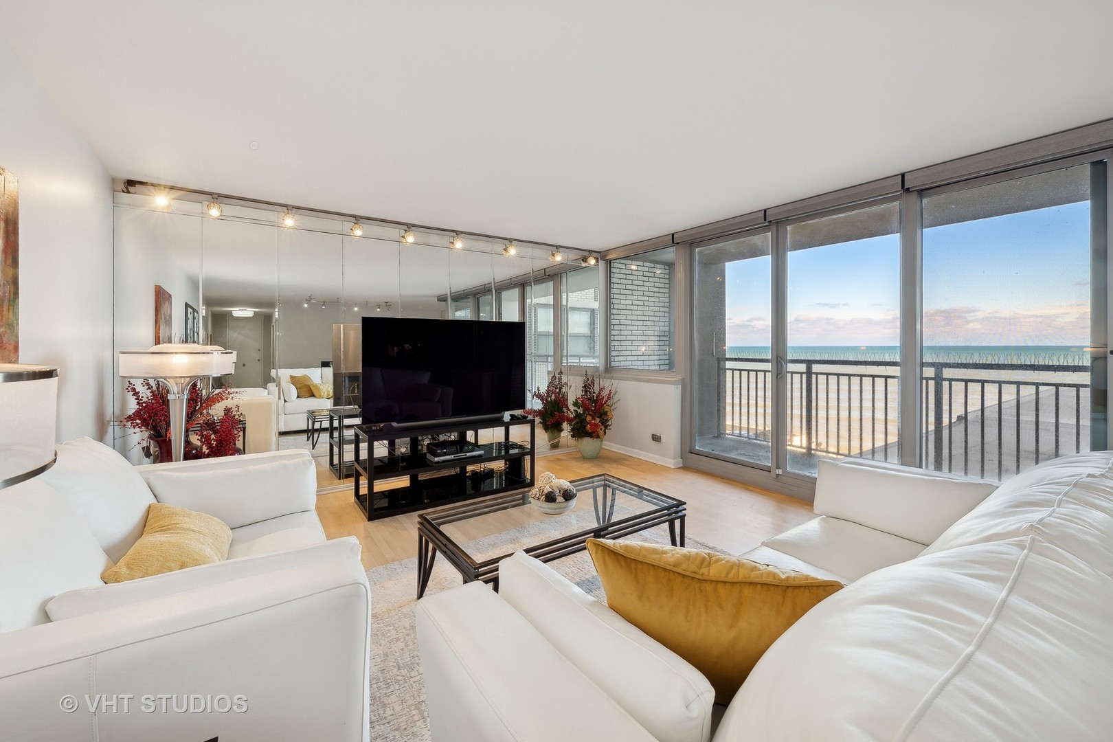 6147 North Sheridan Road, Unit 5A Chicago, IL 60660 - Photo 4 of 18 Gallery Image 4