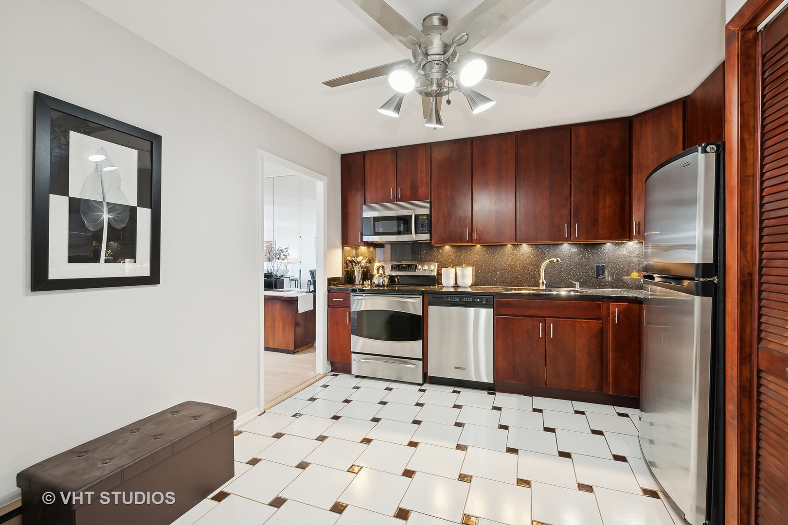6147 North Sheridan Road, Unit 5A Chicago, IL 60660 - Photo 9 of 18 Gallery Image 9
