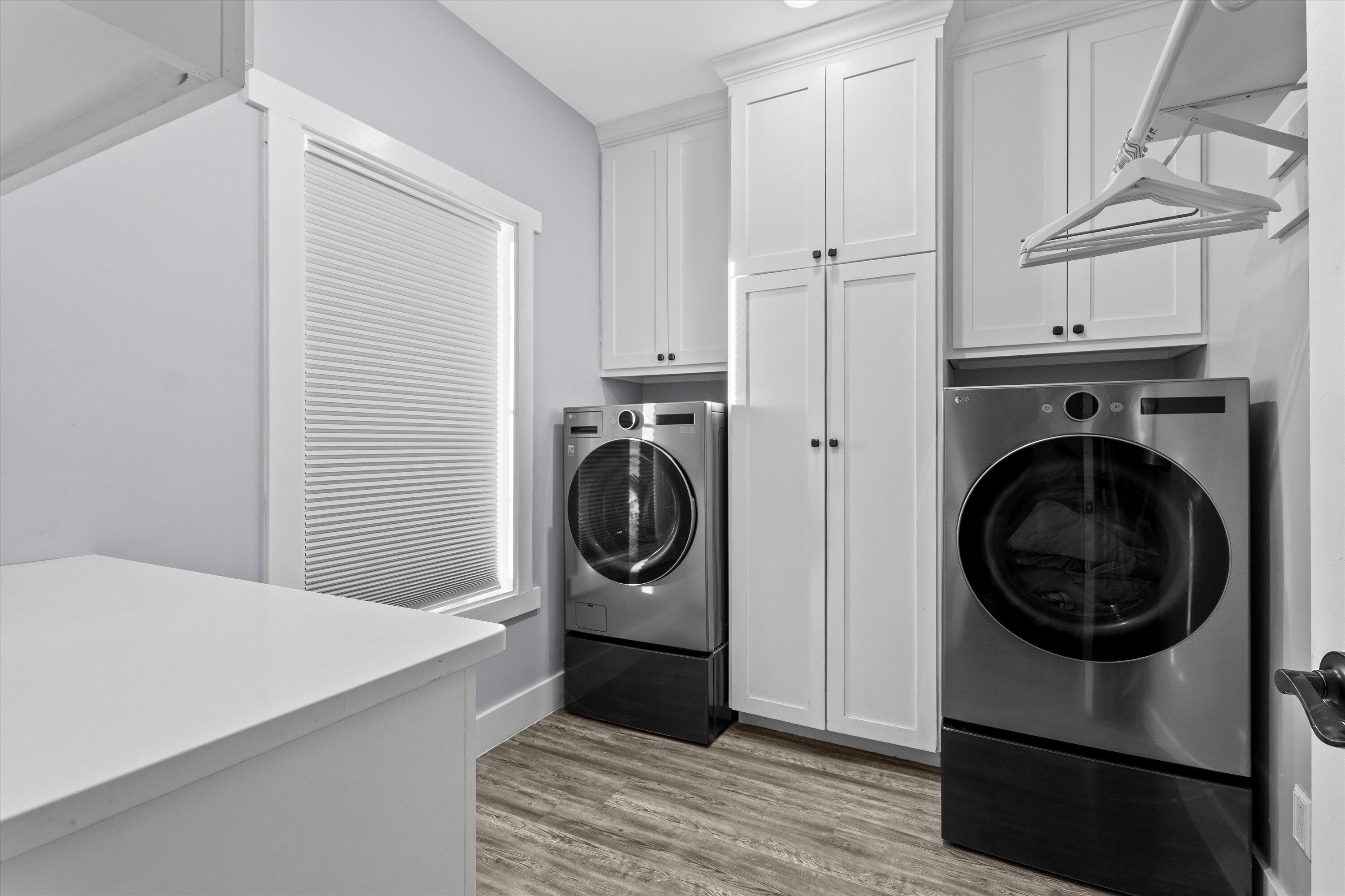 3370 Drill Stem Road Levelland, TX 79336 - Photo 26 of 59 a view of a bedroom with washer and dryer