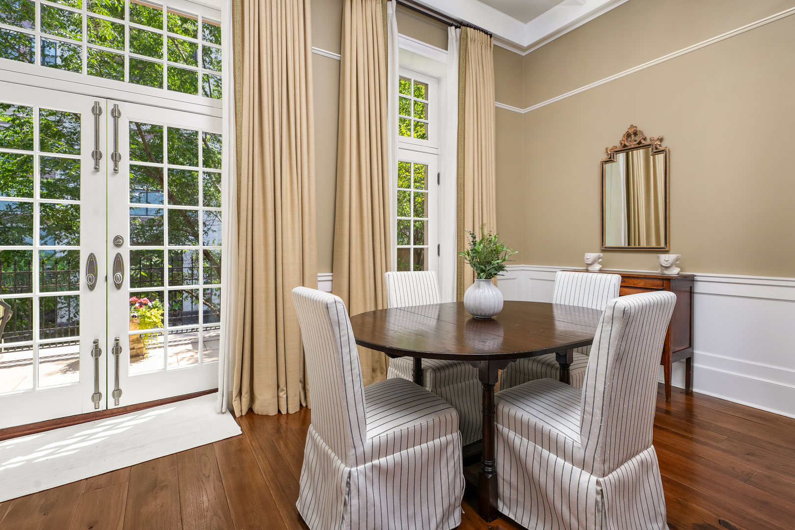 446 West Huron Street Chicago, IL 60654 - Photo 11 of 45 a view of a dining room with furniture and wooden floor