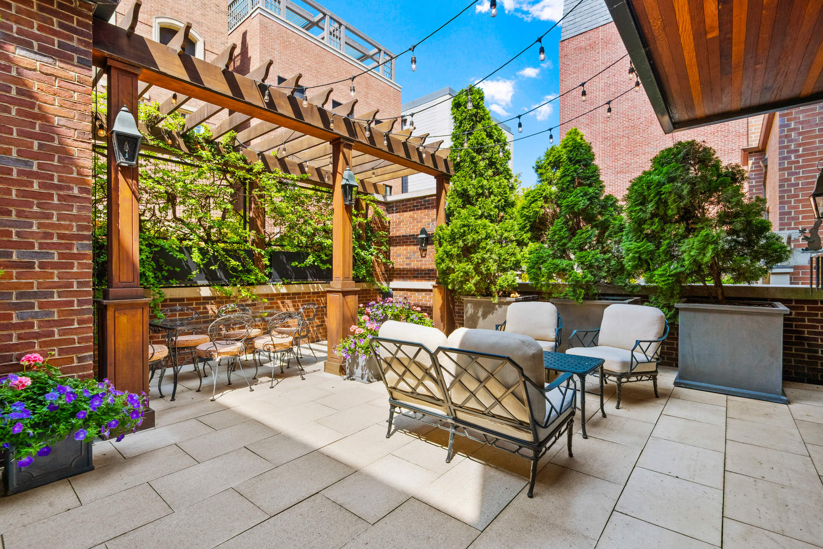 446 West Huron Street Chicago, IL 60654 - Photo 16 of 45 a building outdoor space with patio furniture and potted plants