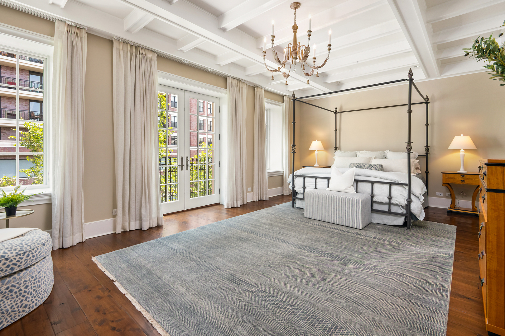 446 West Huron Street Chicago, IL 60654 - Photo 18 of 45 a living room with furniture and a chandelier