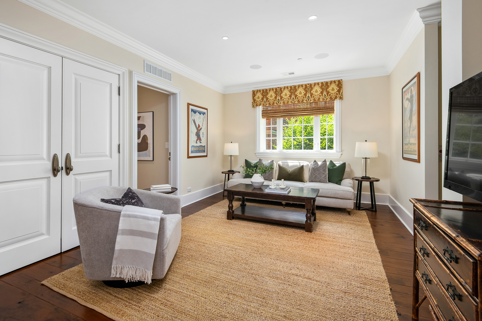 446 West Huron Street Chicago, IL 60654 - Photo 30 of 45 a living room with furniture wooden floor and a flat screen tv
