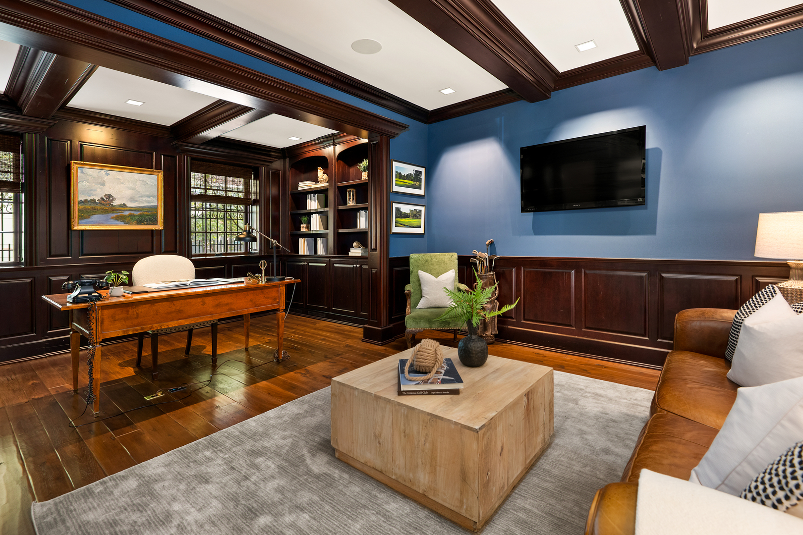 446 West Huron Street Chicago, IL 60654 - Photo 3 of 45 a living room with furniture and a flat screen tv