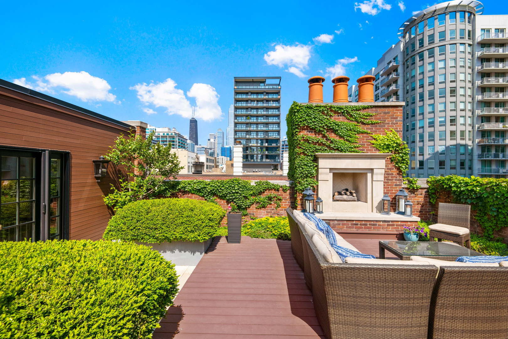 446 West Huron Street Chicago, IL 60654 - Photo 33 of 45 a front view of a house with a garden