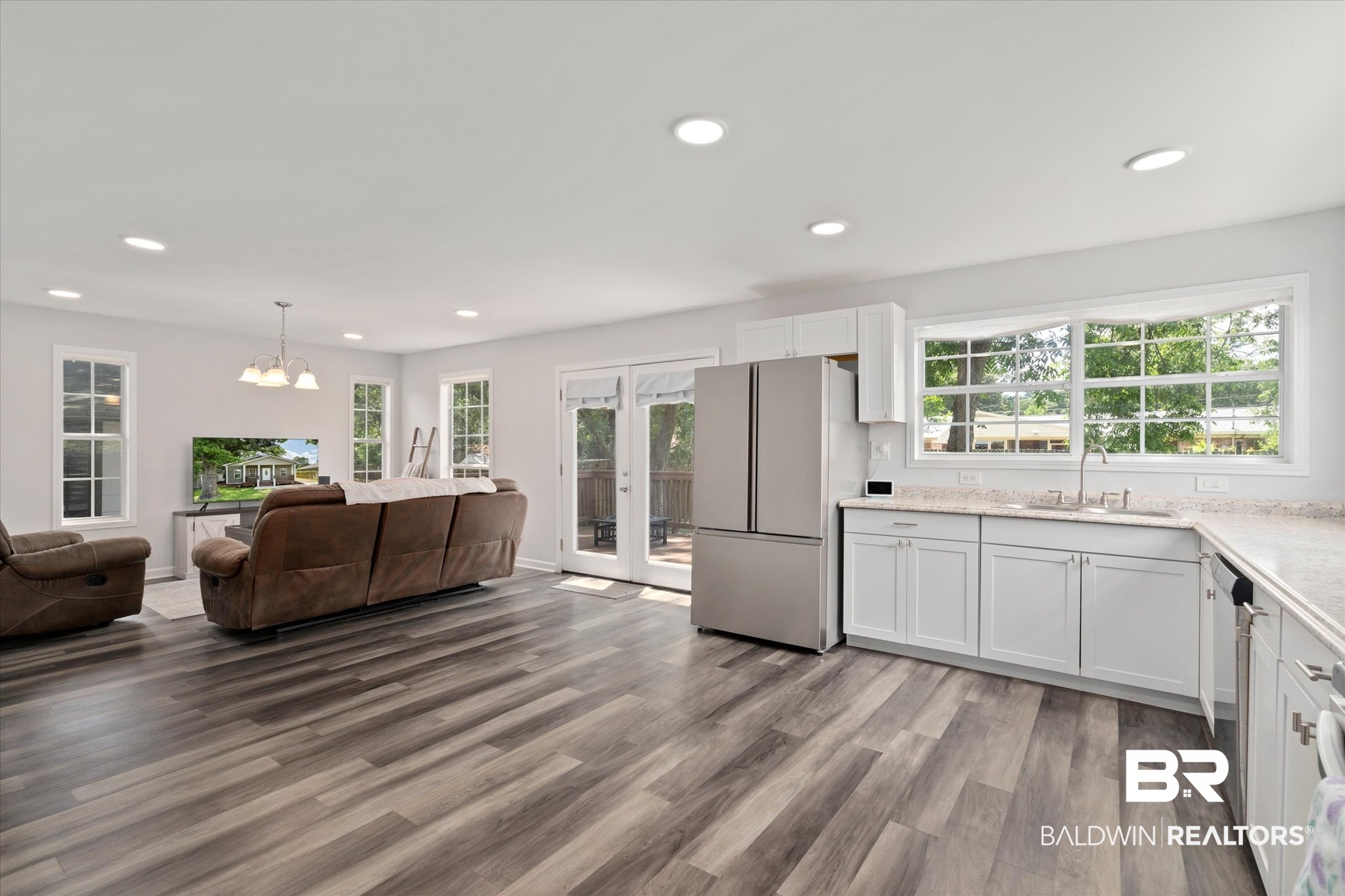 852 Galoway Avenue Mobile, AL 36609 - Photo 5 of 31