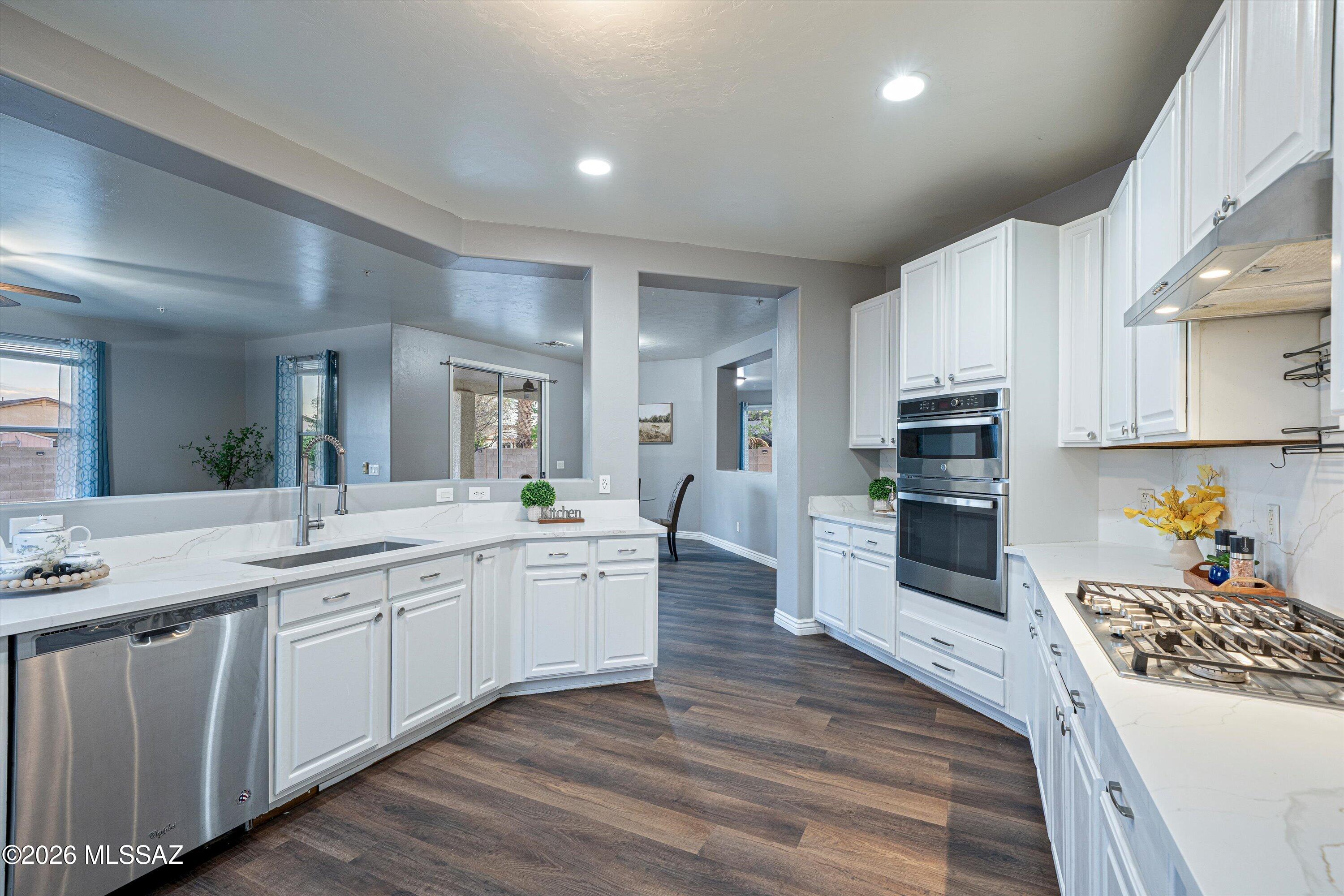 6851 South Salt Cedar Road Tucson, AZ 85756 - Photo 15 of 52 BEAUTIFUL WHITE QUARTZ