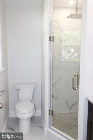 a bathroom with a toilet and a shower