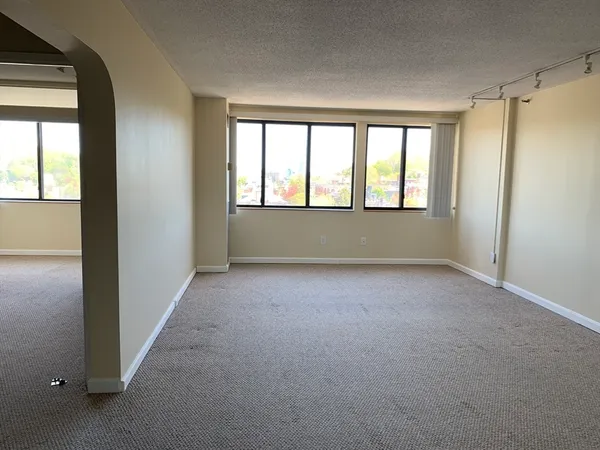 $3,300 | 1731 Beacon Street, Unit 1213, Brookline, MA 02445