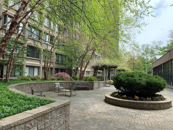 $3,300 | 1731 Beacon Street, Unit 1213, Brookline, MA 02445
