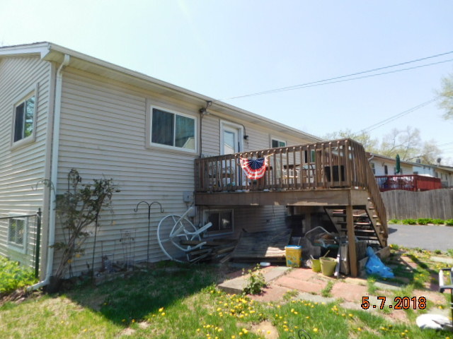 726 Terry Road Glendale Heights, IL 60139 - Photo 9 of 27 a front view of a house