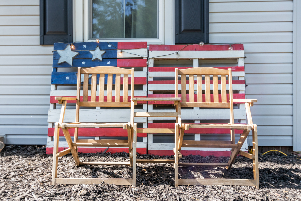 1604 Pine Road Homewood, IL 60430 - Photo 15 of 17 a store room with a table and chairs
