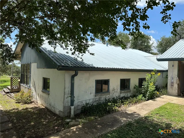 $380,000 | 725 Post Oak Road, Goliad, TX 77963