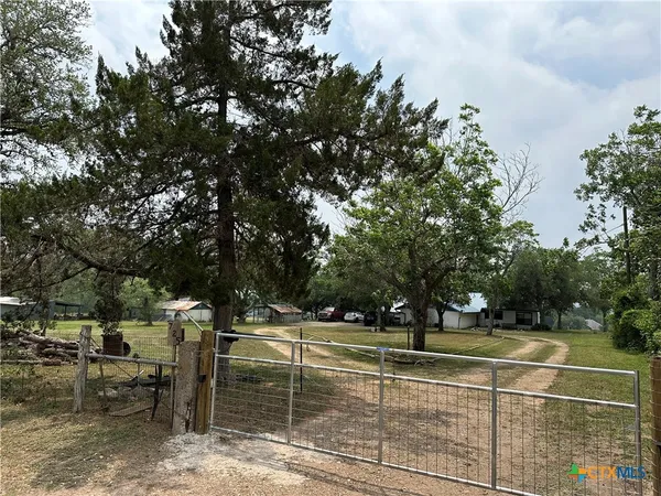 a view of a yard with basketball court
