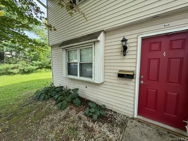 $2,600 | 4 Sylcox Road, Cornwall, NY 12518