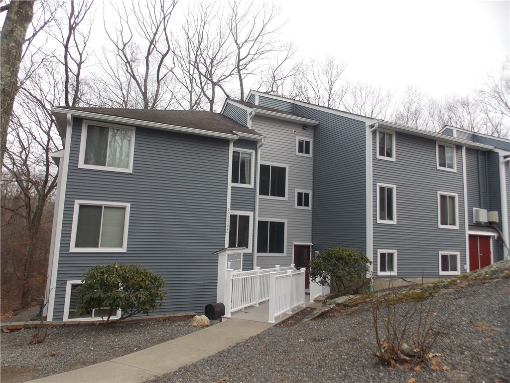 5 Wake Robin Road, Unit 202 Lincoln, RI 02865 - Photo 3 of 16