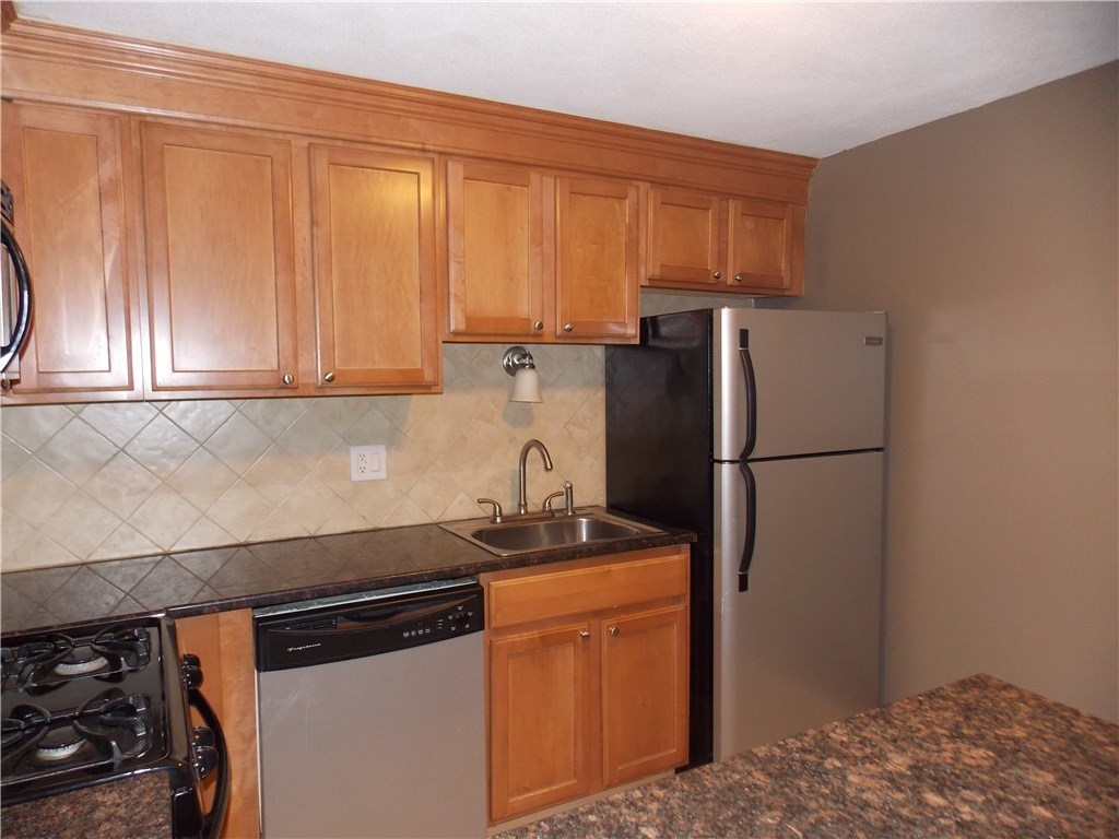 5 Wake Robin Road, Unit 202 Lincoln, RI 02865 - Photo 6 of 16