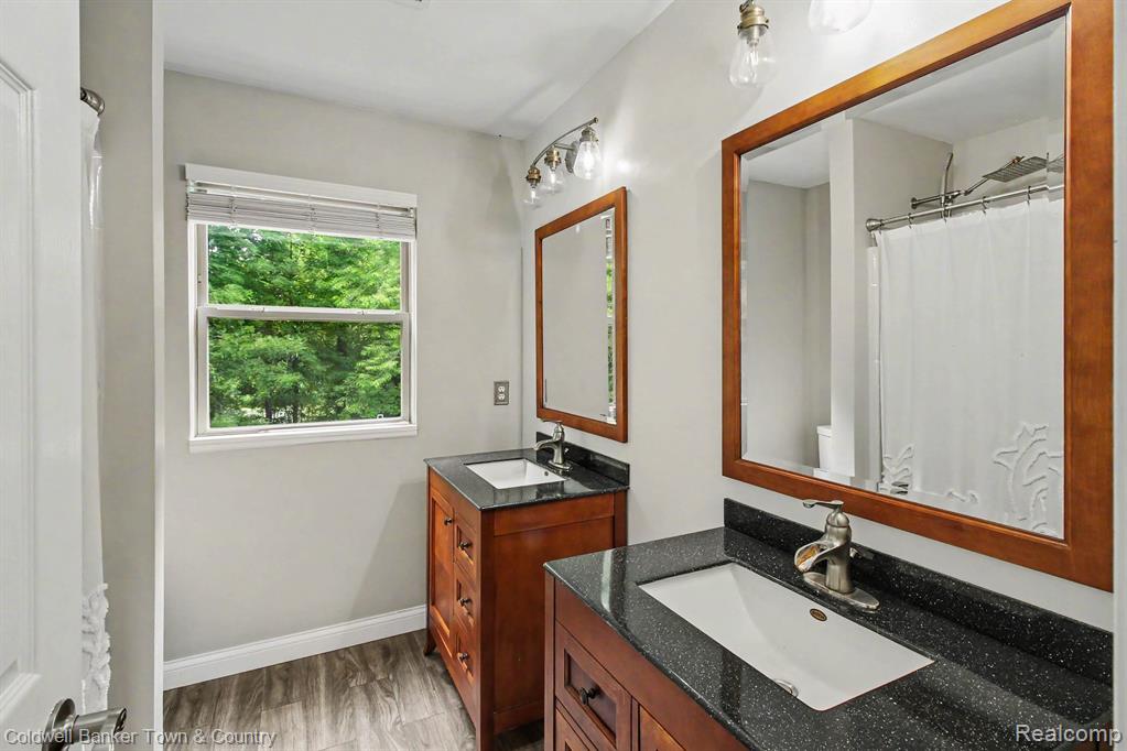332 Triangle Lake Road Howell, MI 48843 - Photo 12 of 27