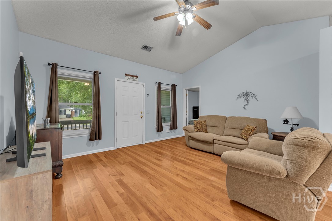 202 Stag Road Springfield, GA 31329 - Photo 7 of 29 Living Room