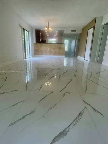 $2,500 | 403 Lakeview Drive, Unit 106, Weston, FL 33326