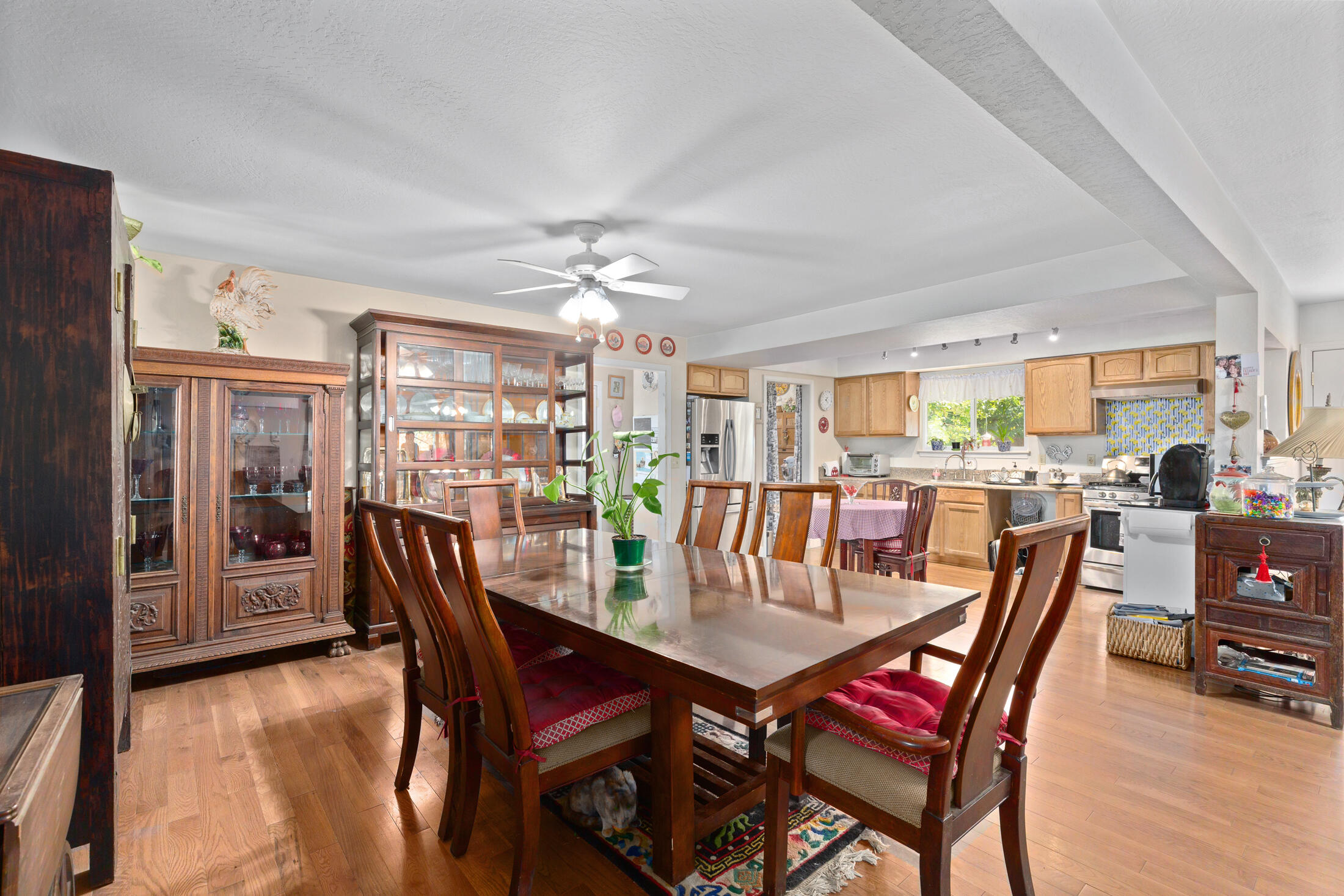 800 Deer Creek Road Selma, OR 97538 - Photo 12 of 42 Dining Room