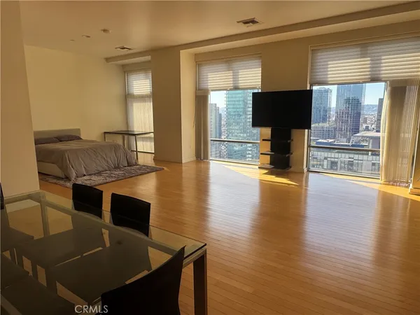 $3,650 | 801 South Grand Avenue, Unit 2203, Los Angeles, CA 90017