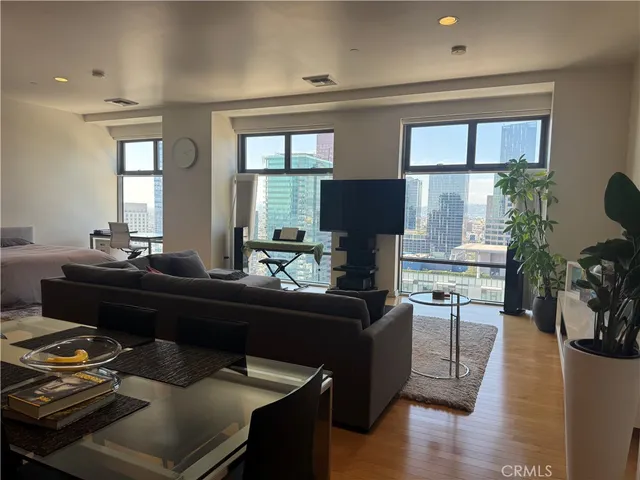 $3,800 | 801 South Grand Avenue, Unit 2203, Los Angeles, CA 90017