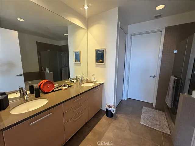 $3,800 | 801 South Grand Avenue, Unit 2203, Los Angeles, CA 90017