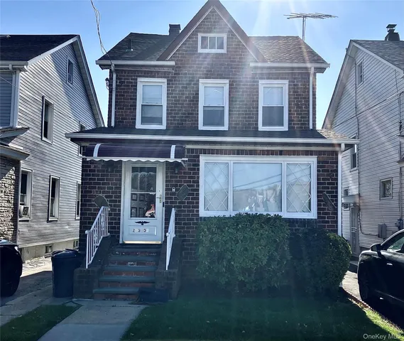 $789,000 | 24302 Superior, Floral Park, NY 11001