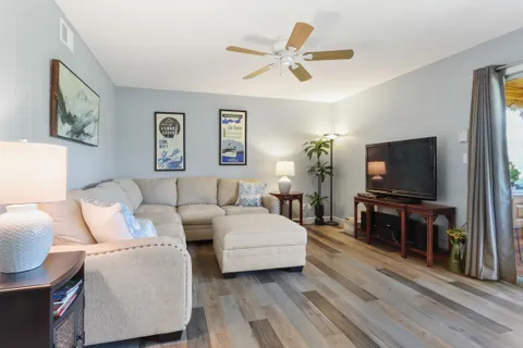 $305,500 | 348 County Road B, Unit 8, Fontana, WI 53125